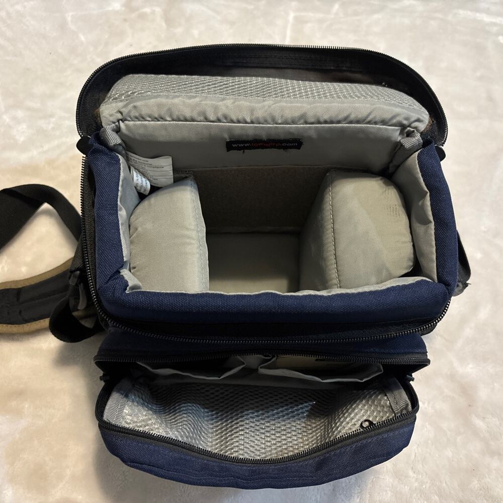 Canon EOS 40D Digital Camera, EFS 18-55 mm Lens, Battery, Charger, Strap and Bag - Picture 4 of 15